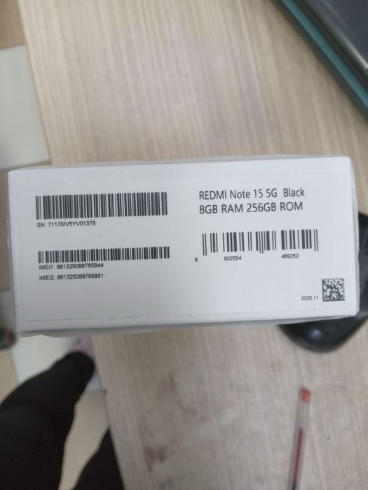 Vând smartphone Xiaomi Redmi Note 15 5G, culoare  Black , variantă de top cu 256 GB spațiu de stocare și 8 GB RAM.