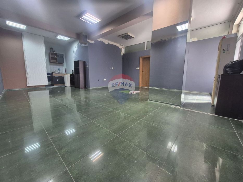 Офис под наем, района на Лятно Кино Тракия,гр.Варна,ДВ 4554