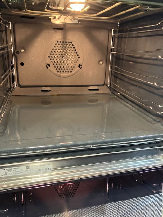 Фурна с керамичен плот MIELE