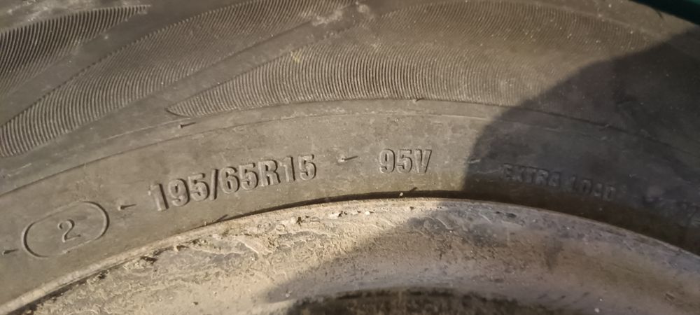 Продам резину летнюю 15 на дисках.