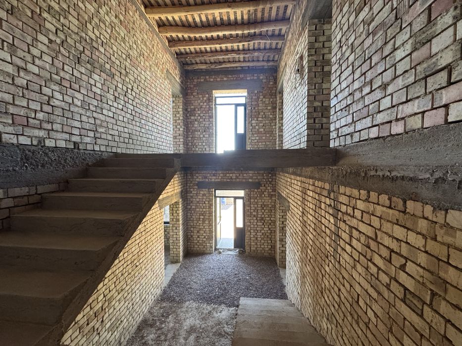 Участка дом продоется Чирчик 500 ка, 2 этаж, 6 ком, 198м2, 3 сотих