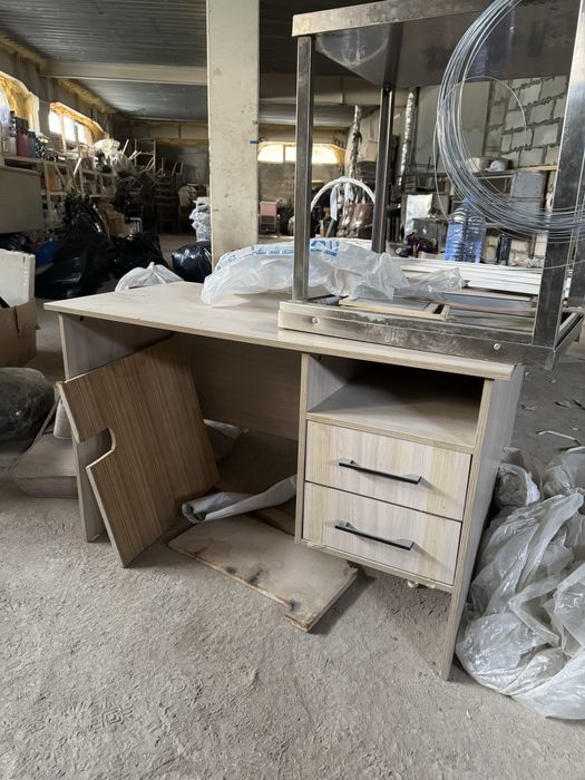 Офисные столы с полками 3шт