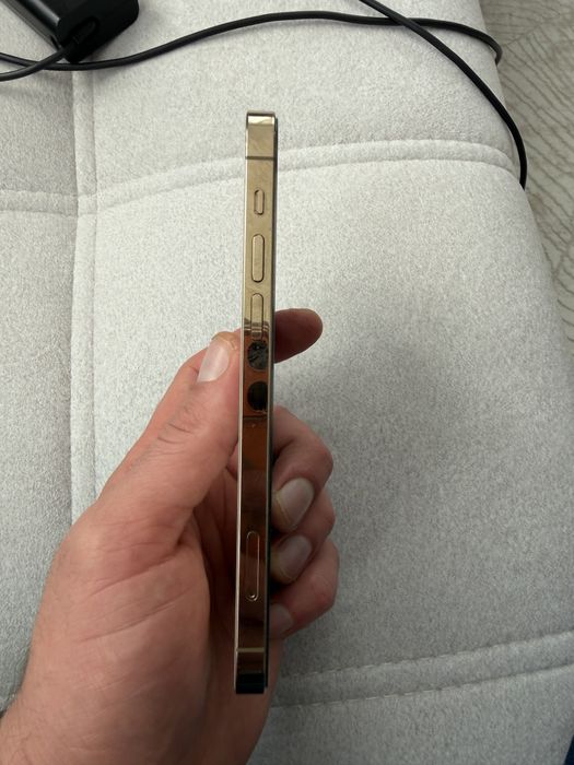 Iphone 12 pro в перфектно състояния. И Apple watch 7 GPS