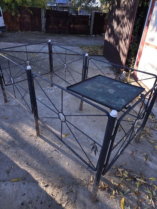 Grilaj loc de veci, gard metalic,
