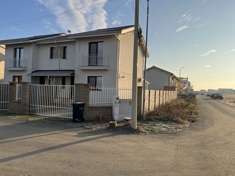 Proprietar Inchiriez jumatate de duplex cu etaj mosnita noua-urseni