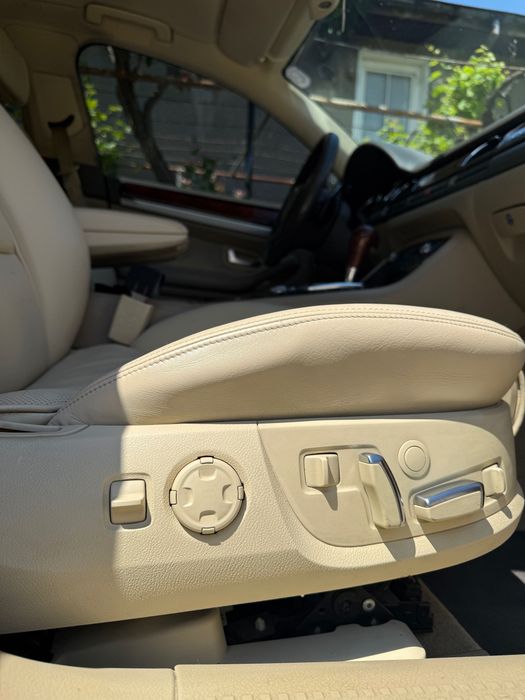 Audi A8 4.2  326 hp