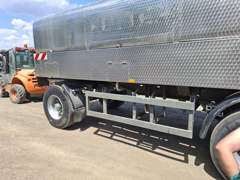 Remorcă cisternă 14000l inox pe arcuri pentru agricultură, apă, UAN