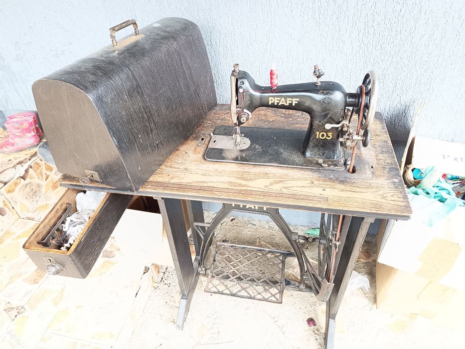 Mașină de cusut model PFAFF 103