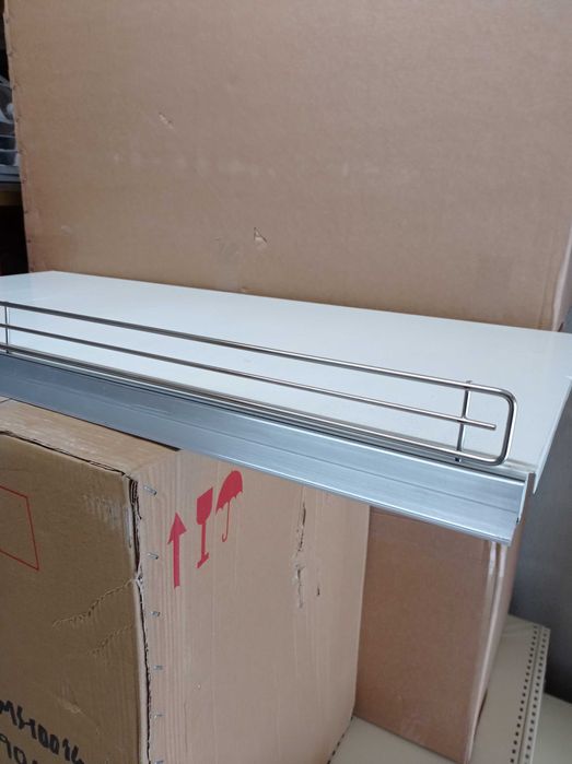 Ограничител за метален рафт /хромиран/ с дължина 1,00м