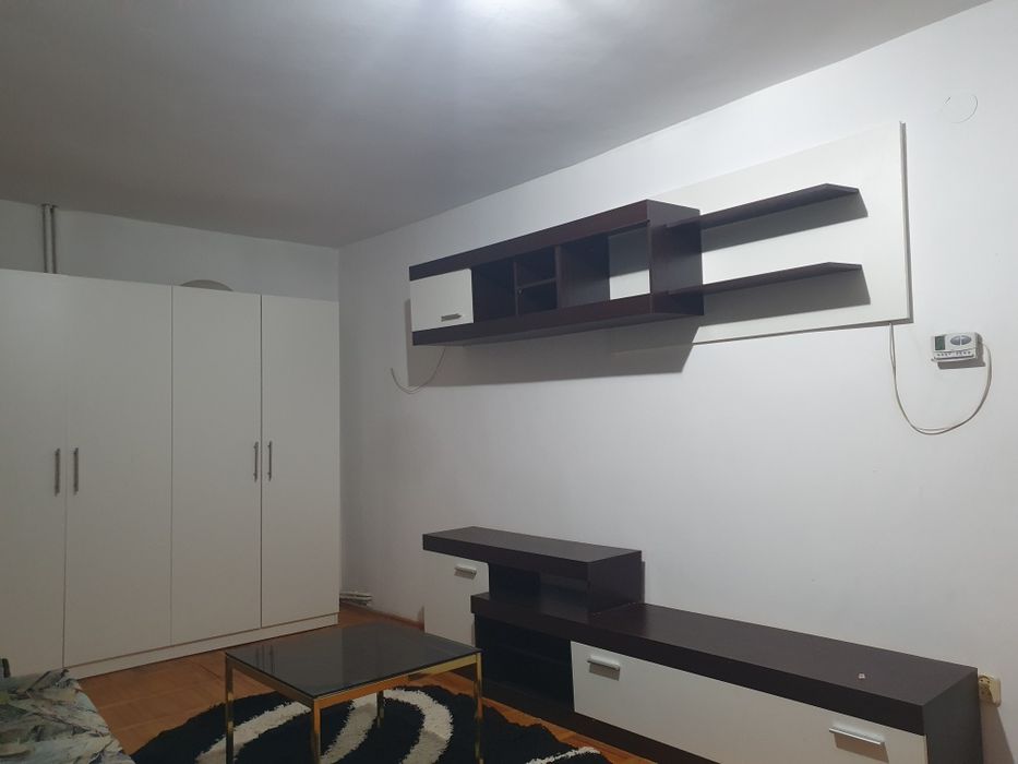 Închiriez apartament spațios