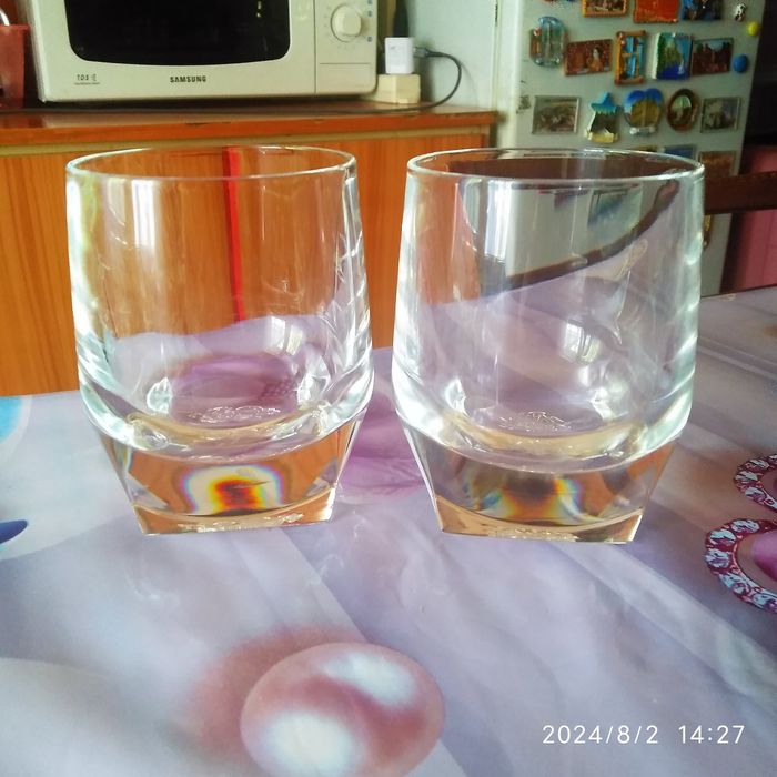 Бокалы и фужеры.