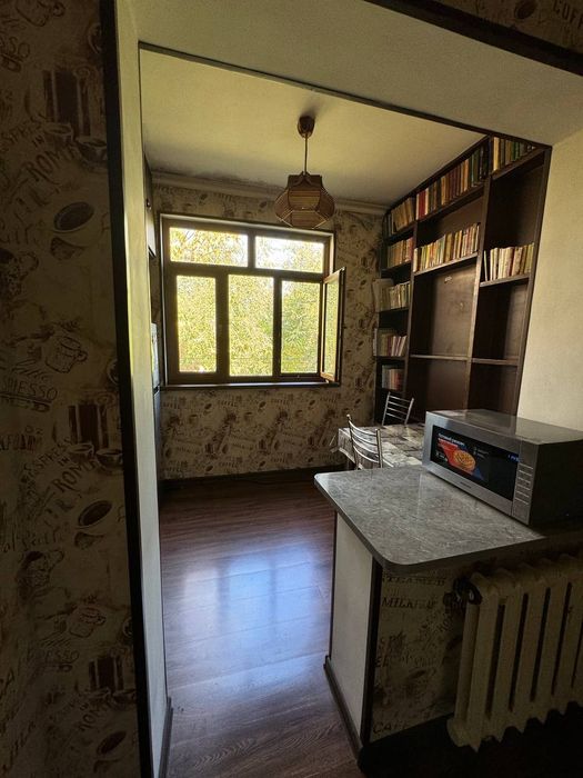 Продаю свою 1в2/4/4 Феруза массив, ориентир ЭКО базар, ТЦ АТЛАС