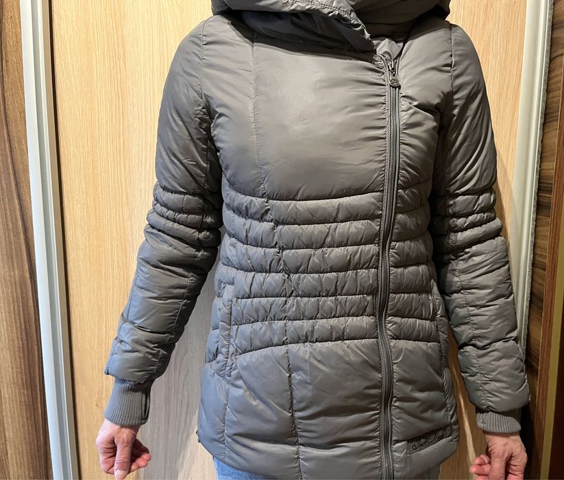 Vand geaca marimea S noua