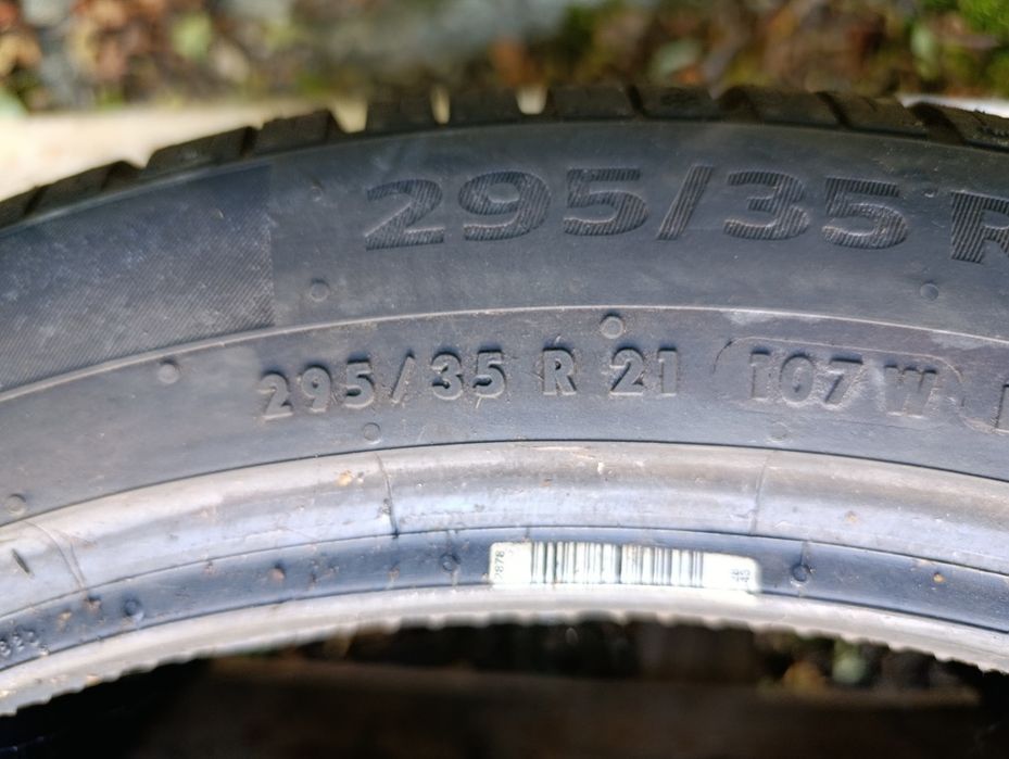 2 бр. Зимни гуми 295/35/21 Continental DOT 1824