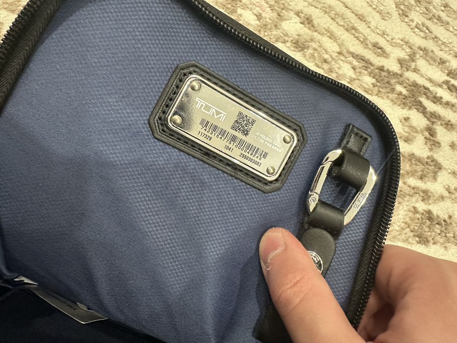 Продается сумка месенджер Tumi