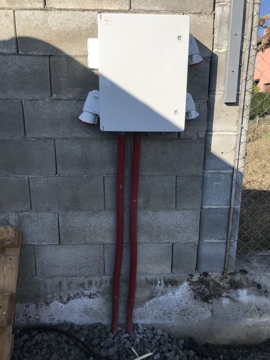 Дава се под наем Гараж / Паркомясто в Бургас, Победа - 700 кв.м за 459 € - Снимка #1