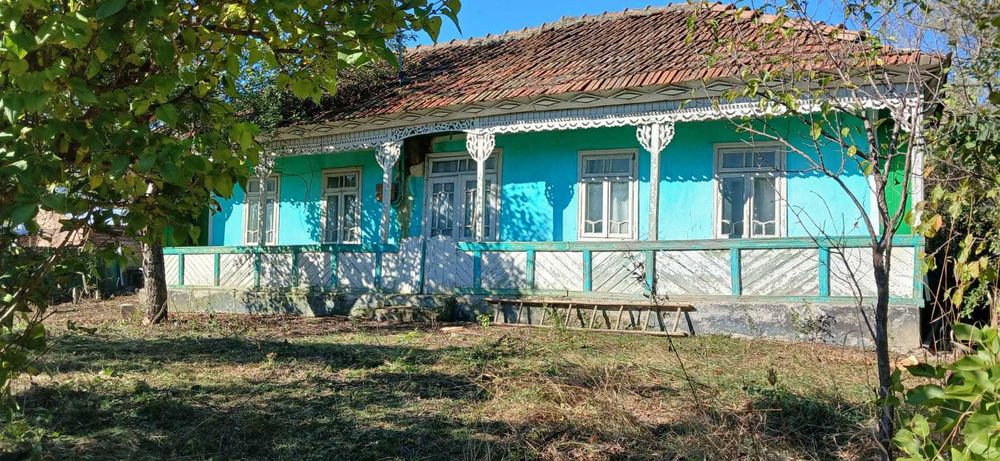 Teren 3468 mp,  Comuna Bârnova , sat Cercu  + Casă inclusă în preț