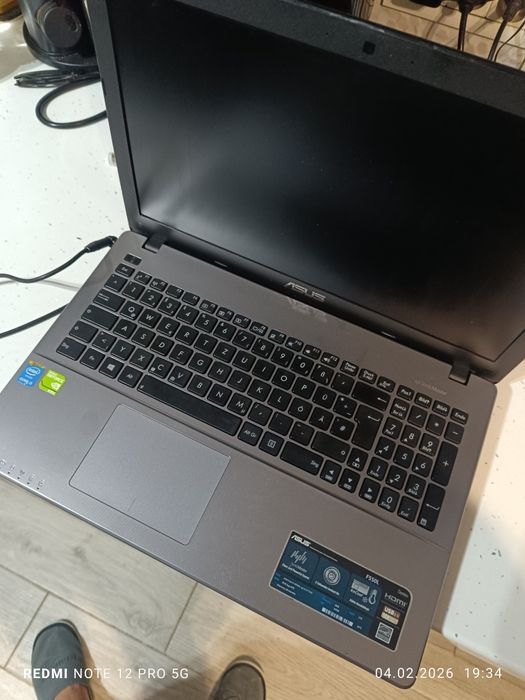 Laptop Asus I5 cu 12g RAM și SSD