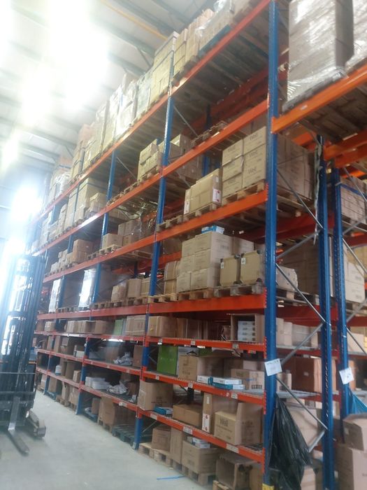 Lichidare de stoc la rafturi metalice profesionale