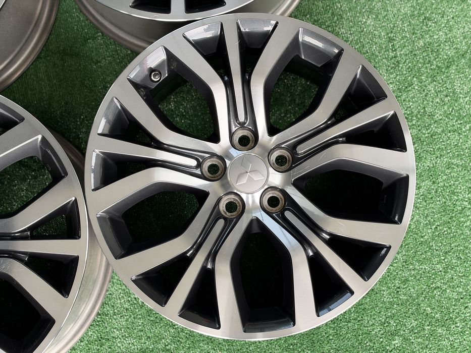 4бр. КАТО НОВИ 18” ОРИГИНАЛНИ Джанти 5х114.3 за -MITSUBISHI/HYUNDAI/KIA/MAZDA/Toyota- 7.0Jx18H2, ET38