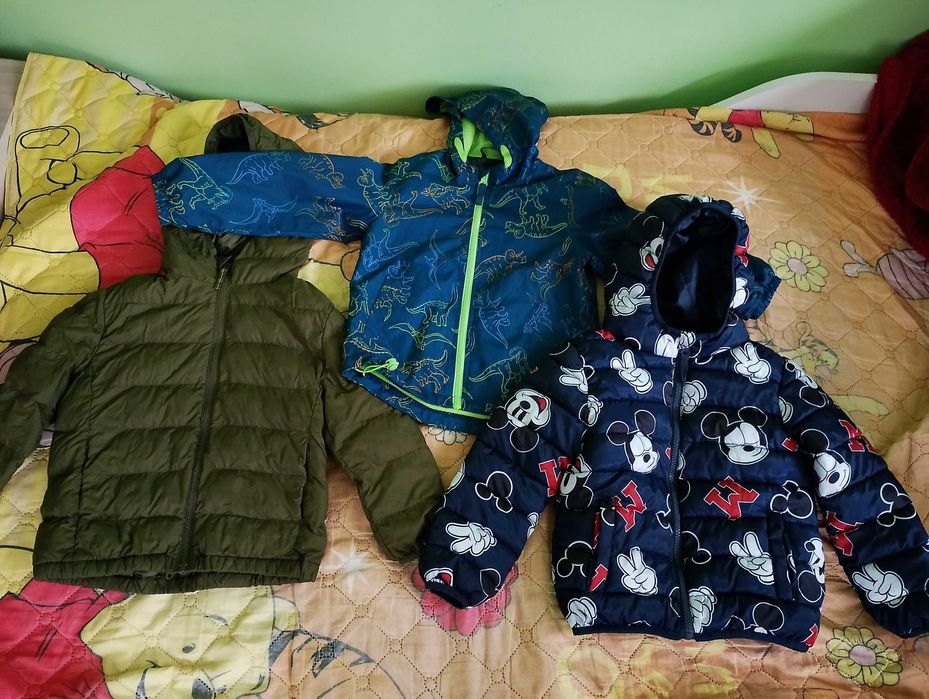 Продавам якета и космонавти за момче