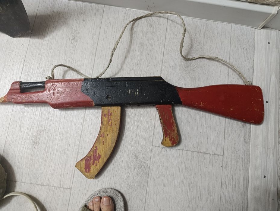 Автомат АК 47 из дерева