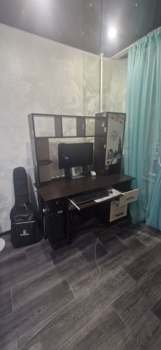 Компьютерный стол/стол для школьников