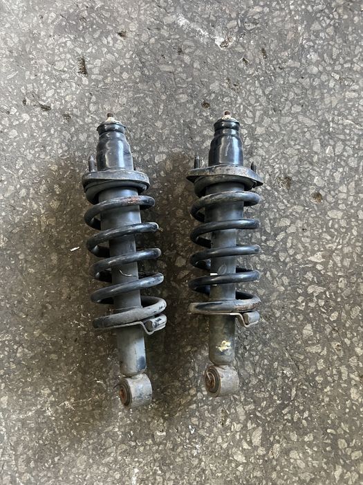 Задние стойки пружины амортизатор Honda CR-V 2 Хонда