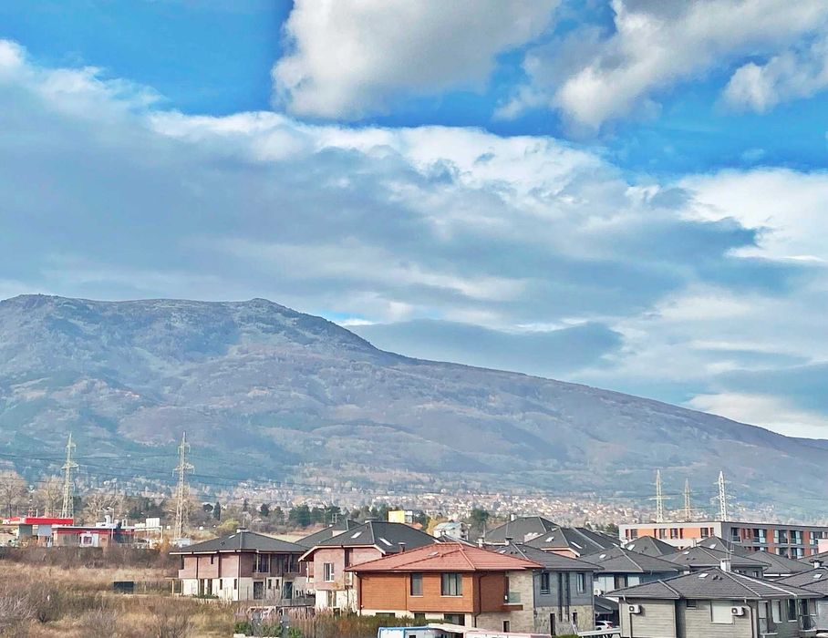 Изцяло Южен Тристаен Апартамент в Малинова Долина