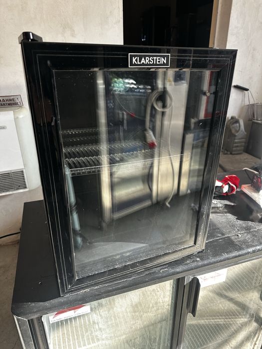 Хладилна витрина малка