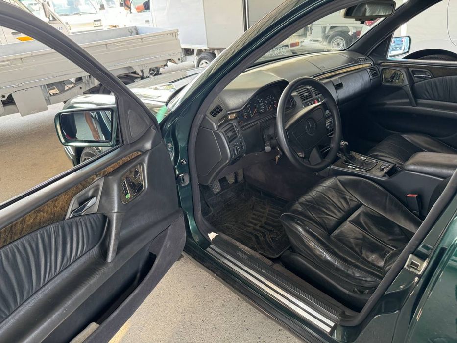Mercedes 210, 2.2 объём двиготель