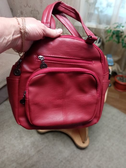 Продам новые кожаные сумки.