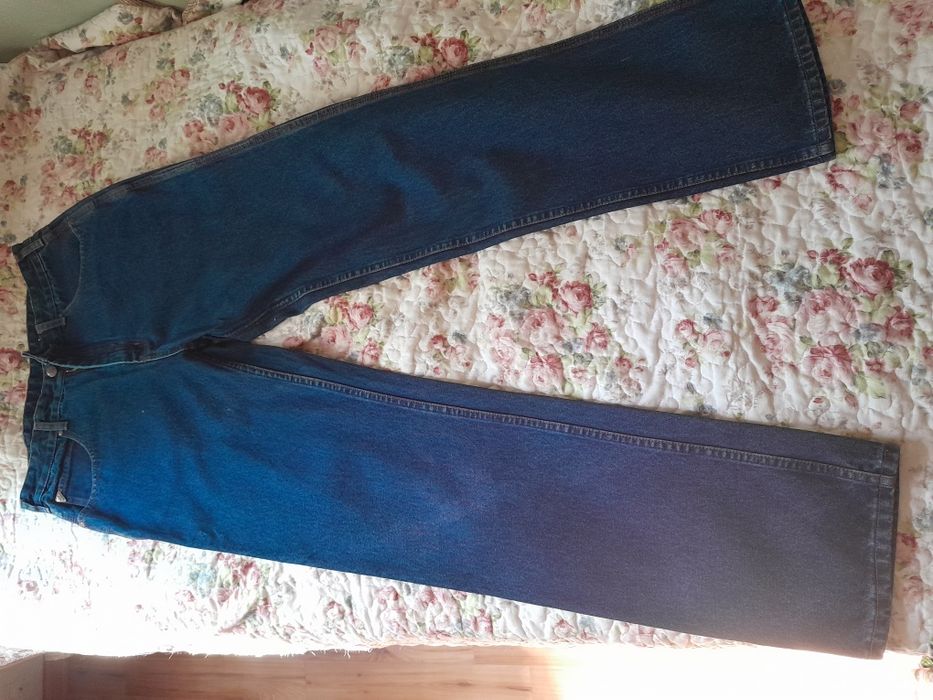 Продам джинсы Montana