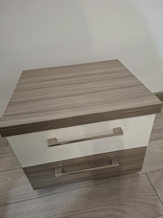 Super pret vanzare BIROU si NOPTIERA in ton, foarte putin utilizate,