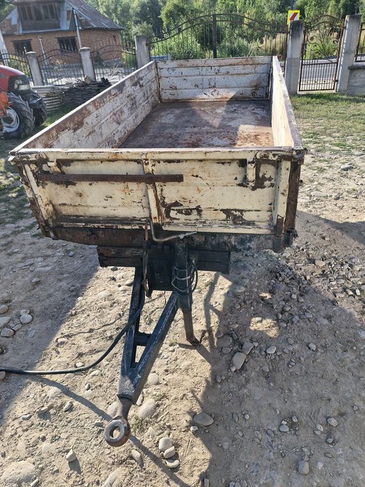 Remorcă basculabila și tracțiune