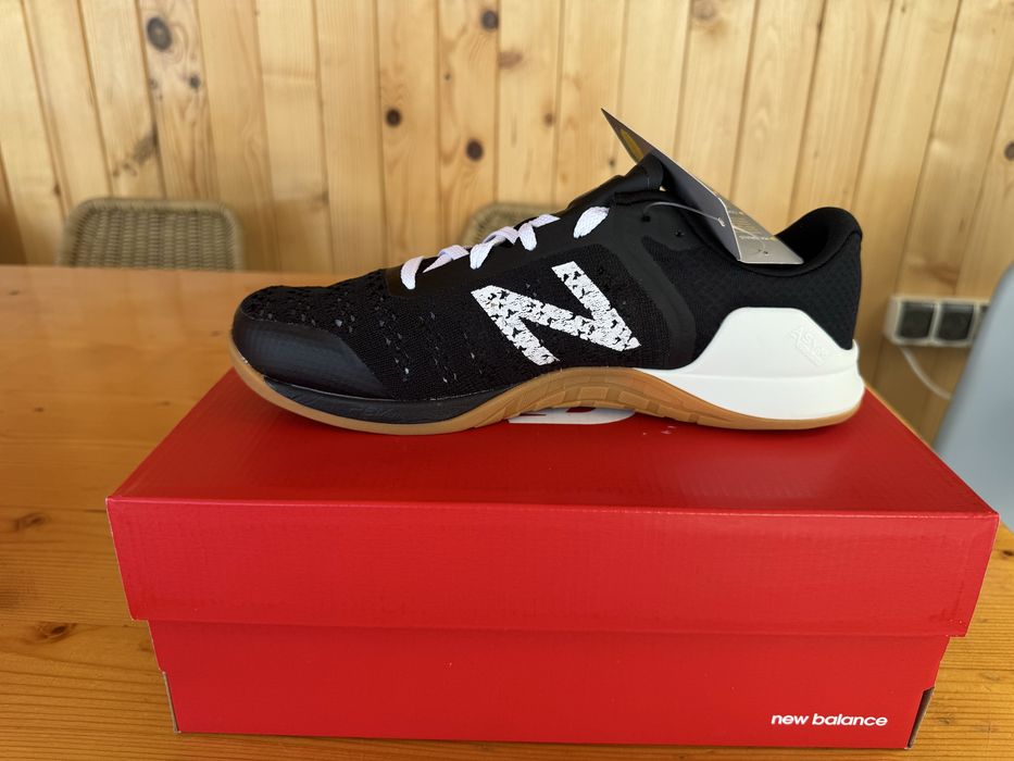 Adidasi NEW BALANCE marimea 43 . Noi!