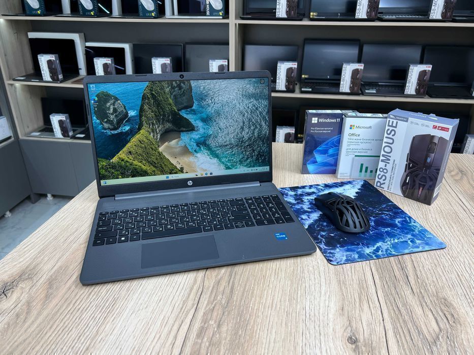 HP Laptop 15s / Core i3-1215U / 8GB / 512GB SSD / 15.6" FHD+ IPS A28