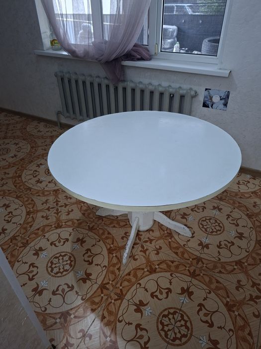 Стол со стульями
