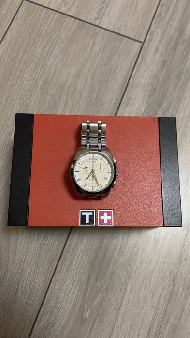 Часовник TISSOT оригинал
