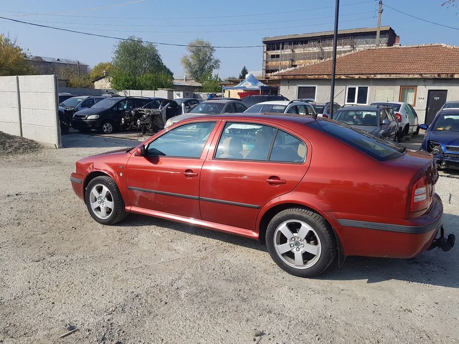 Dezmembram Skoda Octavia 1 usa dreapta fata/ usa stanga-dreapta spate