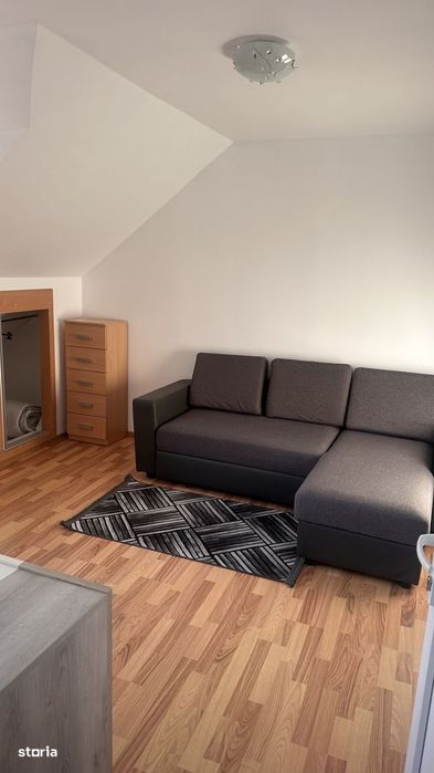 Apartament 2 camere, mansardă, colina universității
