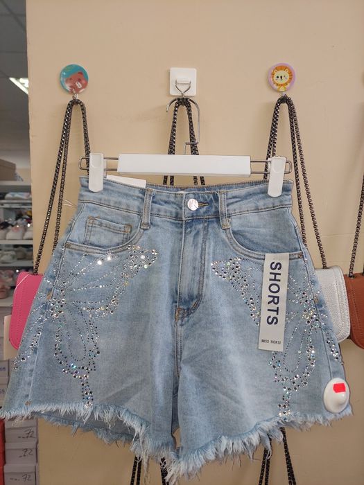 Pantaloni scurți de blug