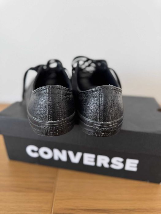 Tenesi Converse piele 42,5