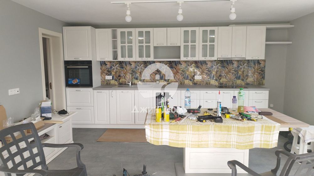 Просторна двуетажна къща в гр. Бяла