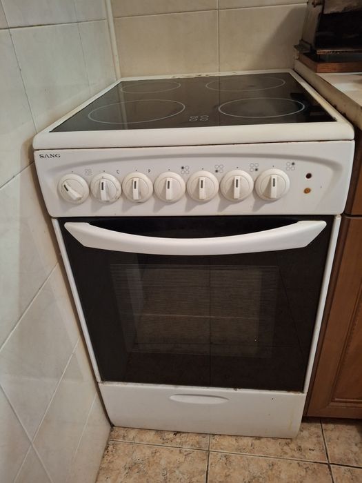 Готварска печка с керамични котлони