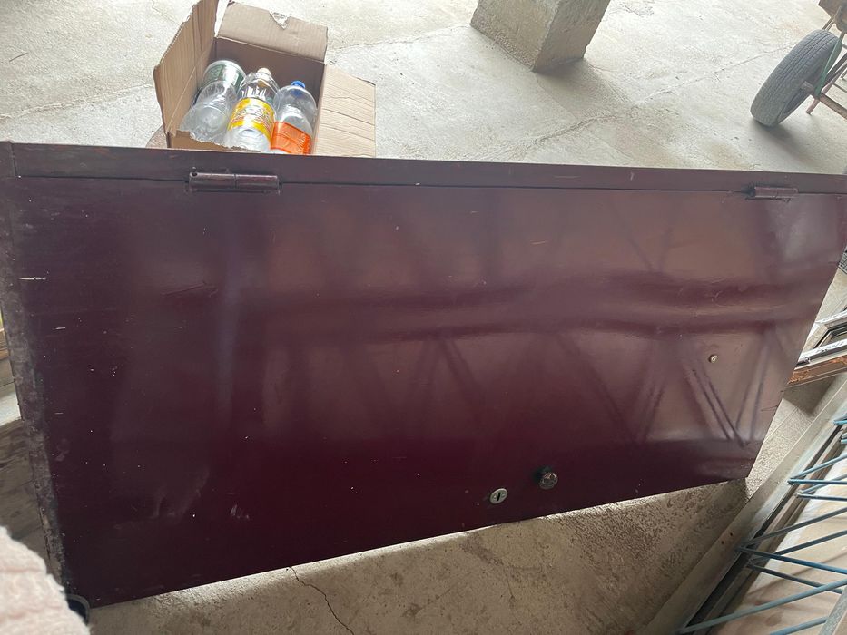 Пластик айна и темир есик