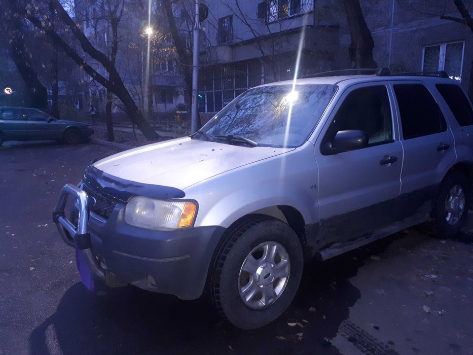 Автомобиль Форд Эскейп