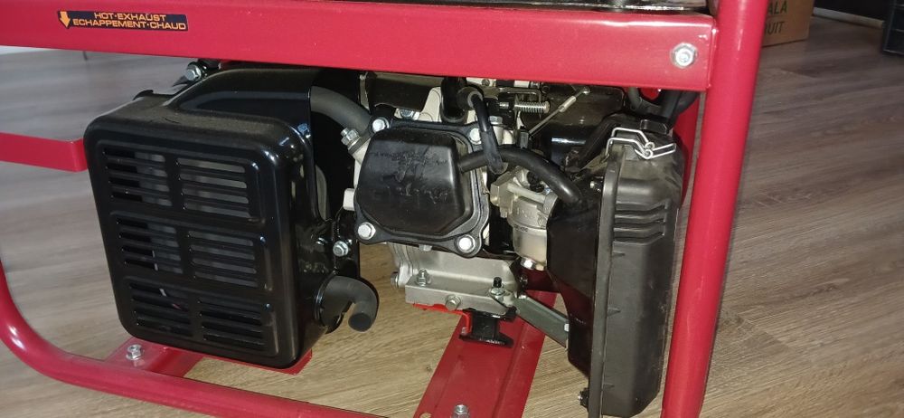 Продам бензиновый генератор HELPFER