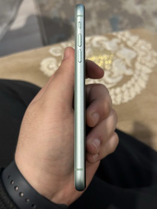 Айфон 11 в хорошем состоянии