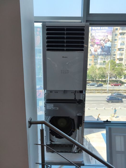 Montaj aer conditionat .la urgenta